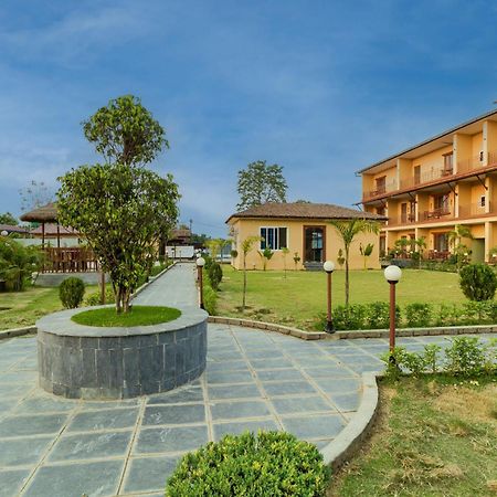 Sisai Park Village Chitwan Eksteriør billede